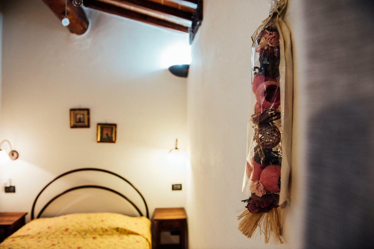 Agriturismo Il Noce กัสตีลีโยเน ดิ ออร์ชา ภายนอก รูปภาพ